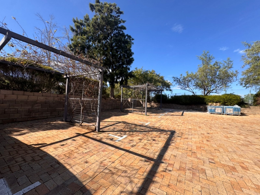2 Bedroom Property for Sale in Somerset West Mall Triangle Western Cape